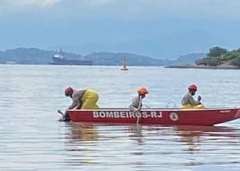 Corpo é encontrado na Baía de Guanabara e pode ser de passageiro arrastado para valão em Niterói