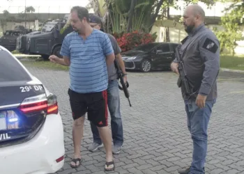 Polícia cumpre 19 mandados de prisão contra quadrilha de venda de celulares roubados