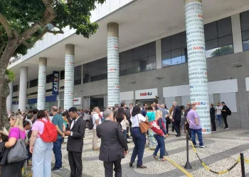 Alerta falso de bomba leva pânico ao prédio da OAB no Centro do Rio