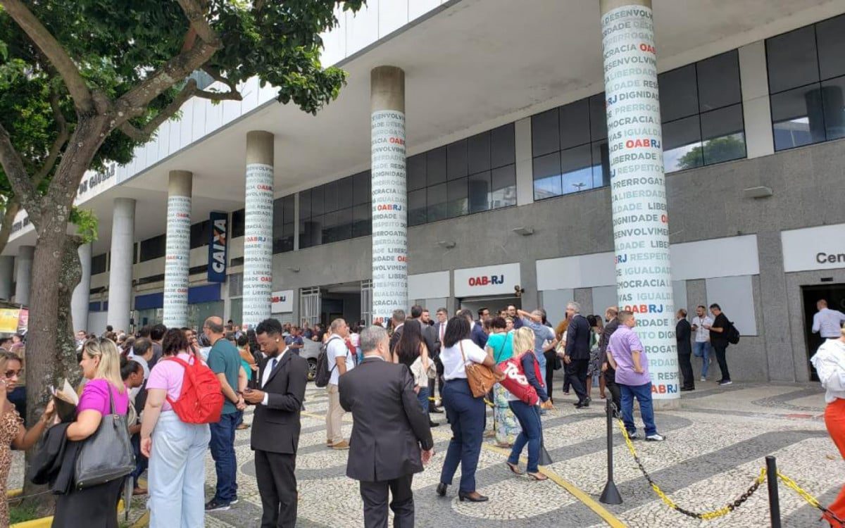 Alerta falso de bomba leva pânico ao prédio da OAB no Centro do Rio