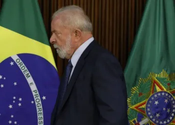 Salário mínimo subirá para R$ 1.320 em maio, decide o governo