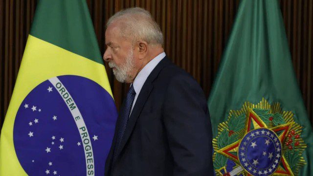 Salário mínimo subirá para R$ 1.320 em maio, decide o governo