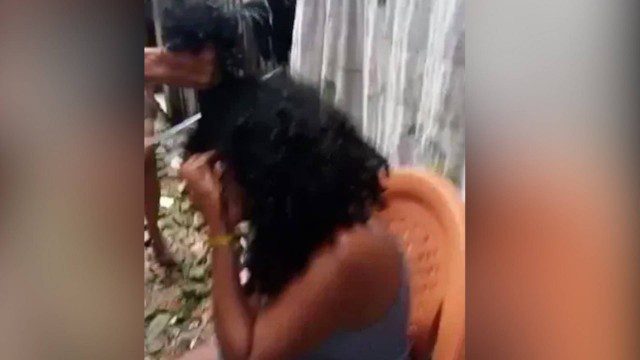 Homem é preso após torturar ex e cortar cabelo dela com facão; vídeo