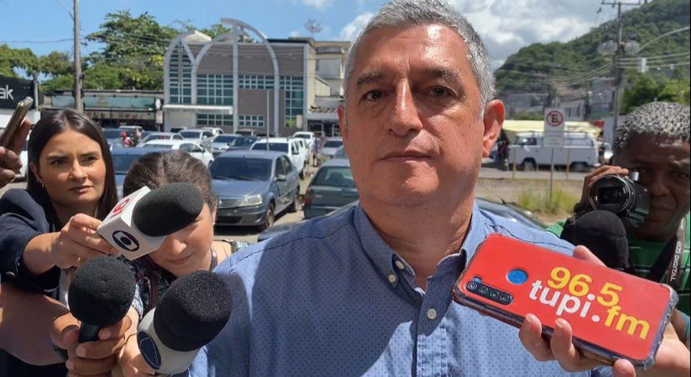 Médico responsável por procedimentos estéticos que podem ter causado morte de duas pacientes presta depoimento