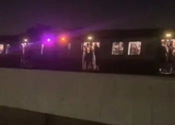 Linha 2 do metrô é interrompida por briga de torcida