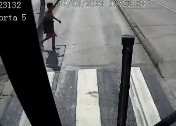 Mulher atropelada por BRT ao cruzar pista exclusiva