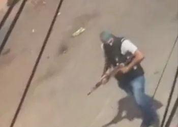 Polícia Militar intensifica patrulhamento na Zona Oeste do Rio após noite de confrontos violentos