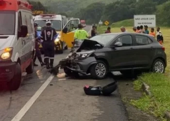 Duas pessoas ficaram gravemente feridas em um acidente