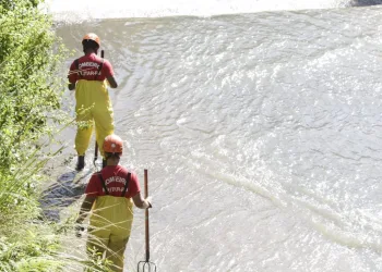 Corpo de Bombeiros realiza buscas por desaparecido em temporal na cidade do Rio