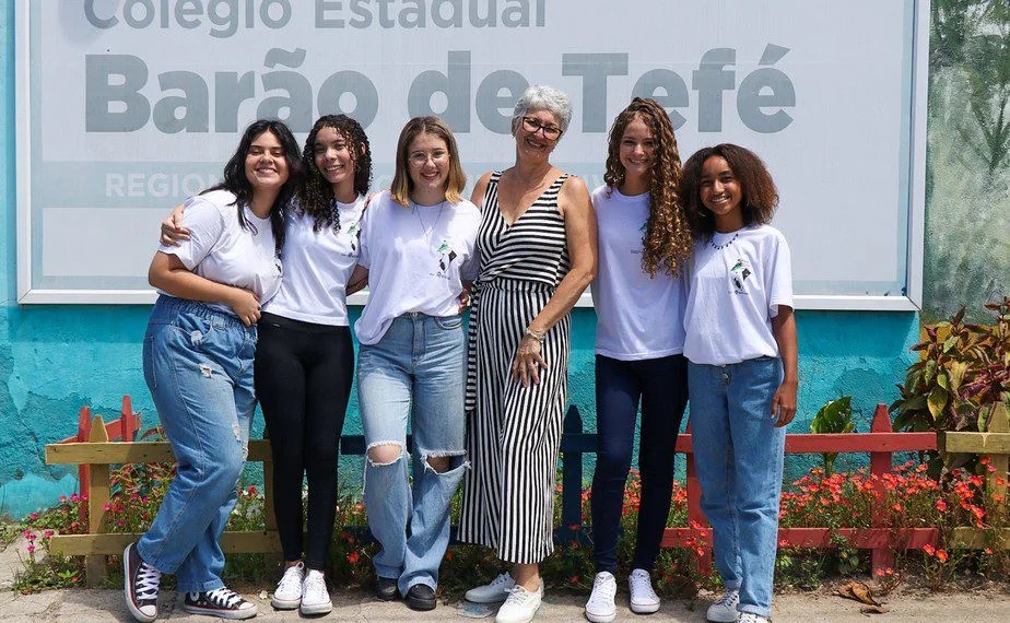 Adolescentes de Seropédica criam site para ajudar crianças e viajam para competição nacional