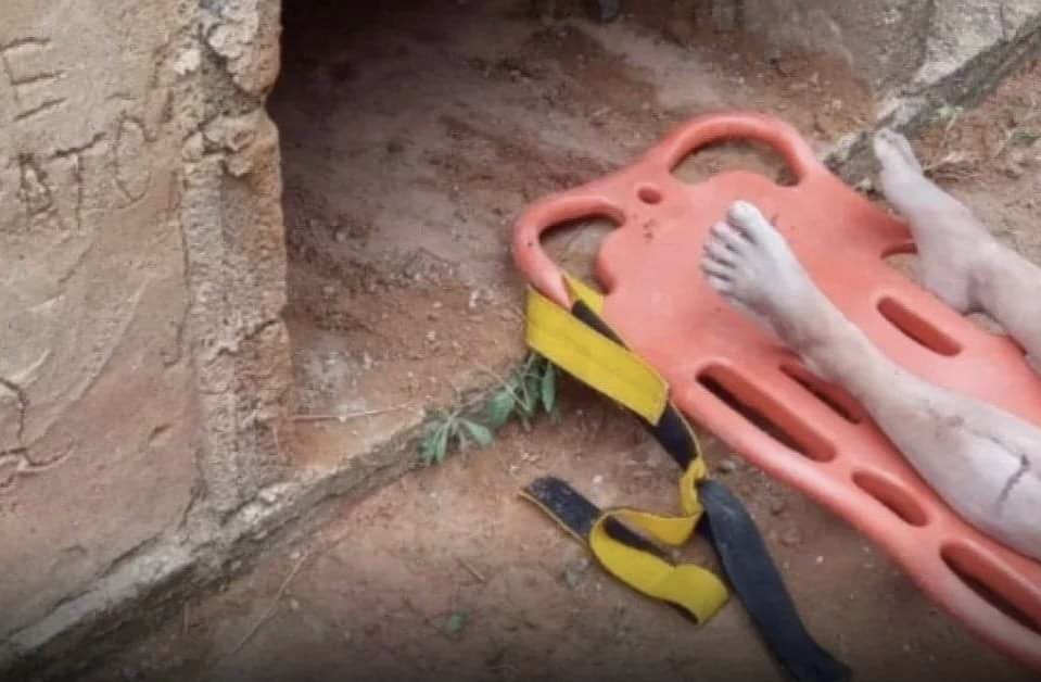 Coveiro vê cimento fresco e descobre mulher enterrada viva em cemitério de MG