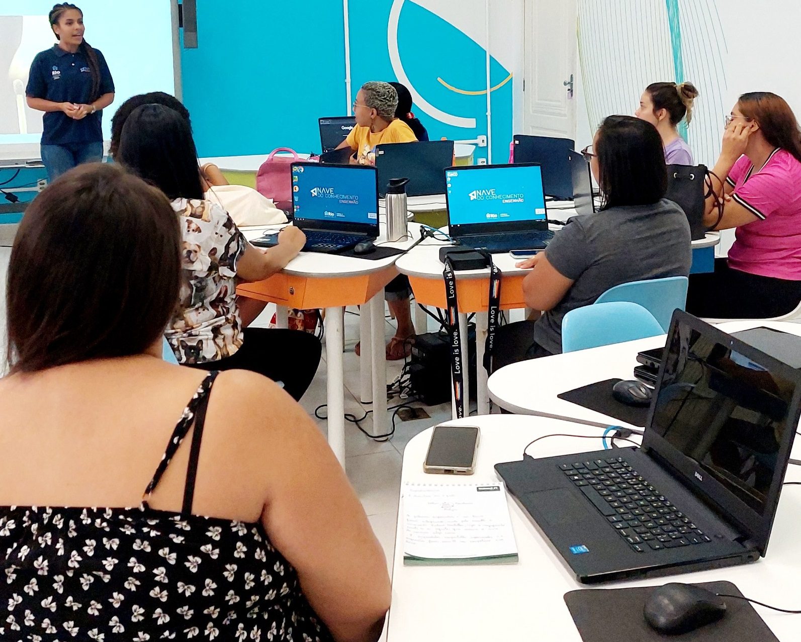 Nave do Conhecimento do Engenhão oferece qualificação gratuita na área de TI para mulheres cis e trans