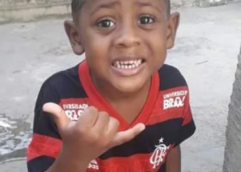 CRIANÇA DE 4 ANOS MORRE APÓS CAIR DO 4°ANDAR DE PRÉDIO EM BANGU