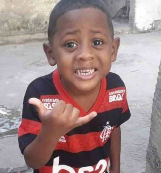 CRIANÇA DE 4 ANOS MORRE APÓS CAIR DO 4°ANDAR DE PRÉDIO EM BANGU
