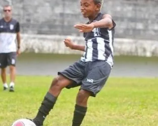 MENINO ESPANCADO COVARDEMENTE EM CAMPO GRANDE REALIZA SONHO