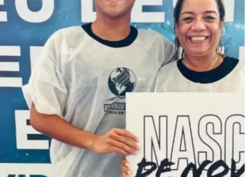 Delegada Adriana Belém é batizada em igreja evangélica na Zona Oeste