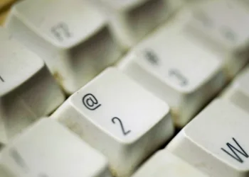 STF debate retirada de conteúdos ofensivos da internet