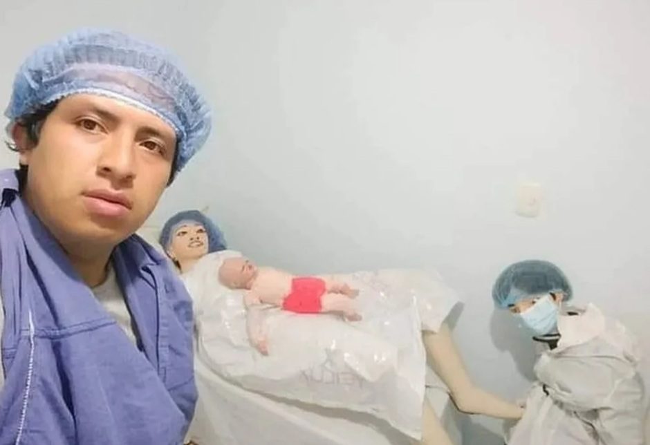 Casado com boneca, homem anuncia nascimento do 3° filho