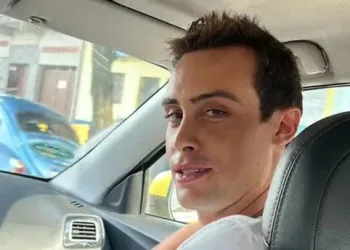 MODELO BRUNO KRUPP DEIXA A PRISÃO NO RIO E APARECE SORRINDO EM FOTO DIVULGADA POR ADVOGADO