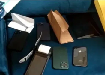 POLÍCIA FAZ OPERAÇÃO CONTRA ROUBO E VENDA DE CELULARES NO RIO; COMÉRCIO ERA EM SITES E REDES SOCIAIS