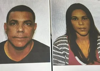 FAMILIA É AMEAÇADA E AGREDIDA POR VIZINHOS EM SANTÍSSIMO!!