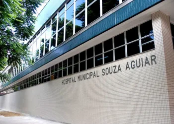 Homem é baleado durante tiroteio no Rio