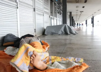 Cresce o número de pessoas em situação de rua no Rio, aponta censo da Prefeitura