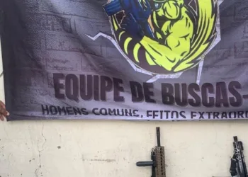 Polícia prende suspeitos de roubar carro e fazer motorista refém no Rio
