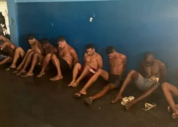 Operação prende criminosos dentro de Ciep no Rio