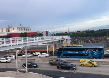 Homem é vítima de bala perdida na Avenida Brasil