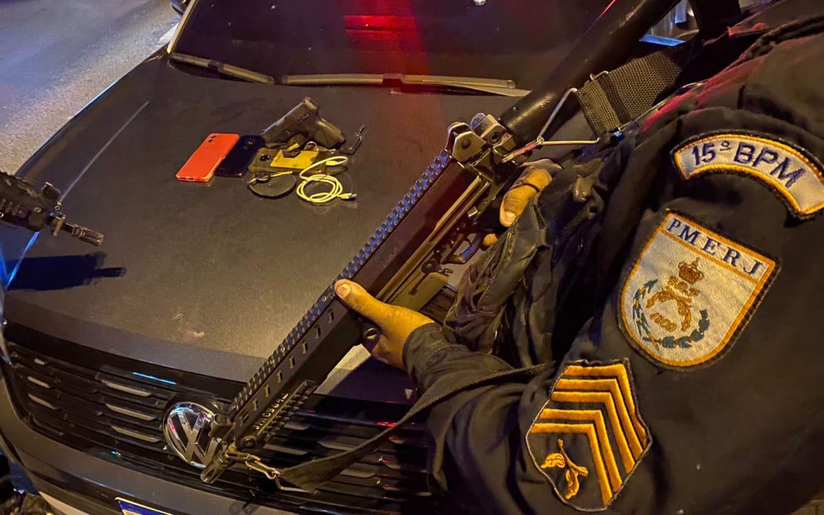 Suspeito morre e dois são presos em perseguição policial no Rio