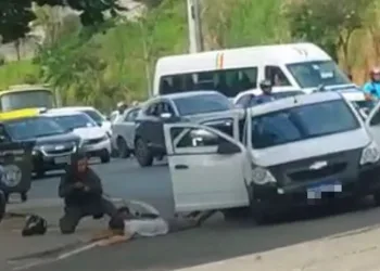 Seis homens são presos após fugirem de abordagem da PM na Zona Oeste