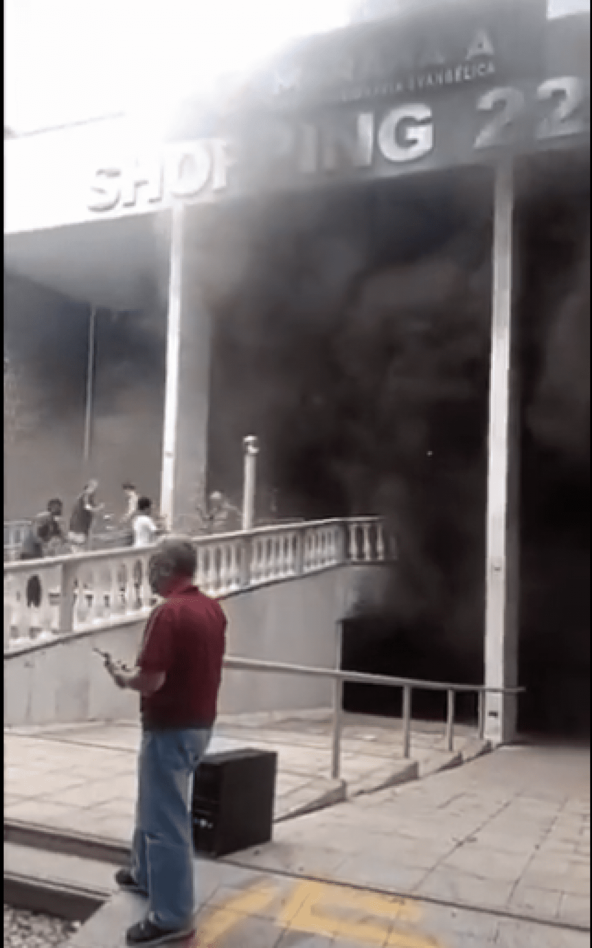 Incêndio atinge Shopping 229 no Rio