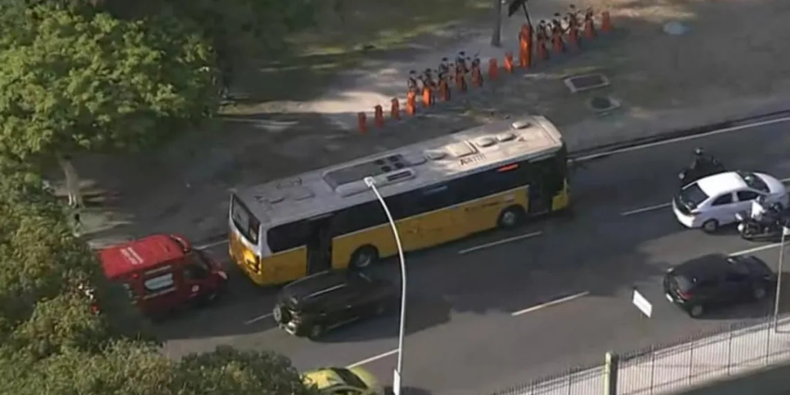 Duas pessoas morrem atropeladas por ônibus no Rio