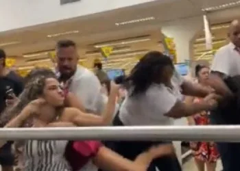 Vídeo: Mulheres brigam em mercado após tentativa de furto de ovos de Páscoa
