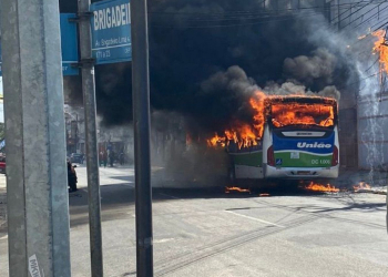 Justiça transforma em preventiva prisão de suspeito de atear fogo em pessoas dentro de ônibus no Rio