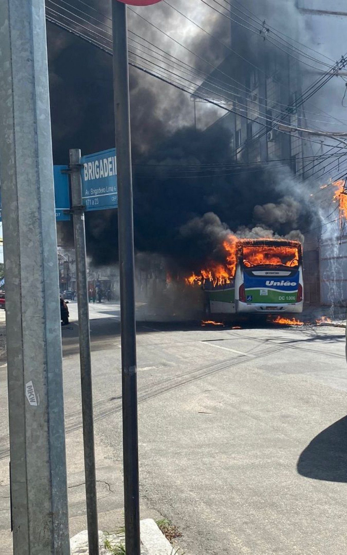 Justiça transforma em preventiva prisão de suspeito de atear fogo em pessoas dentro de ônibus no Rio