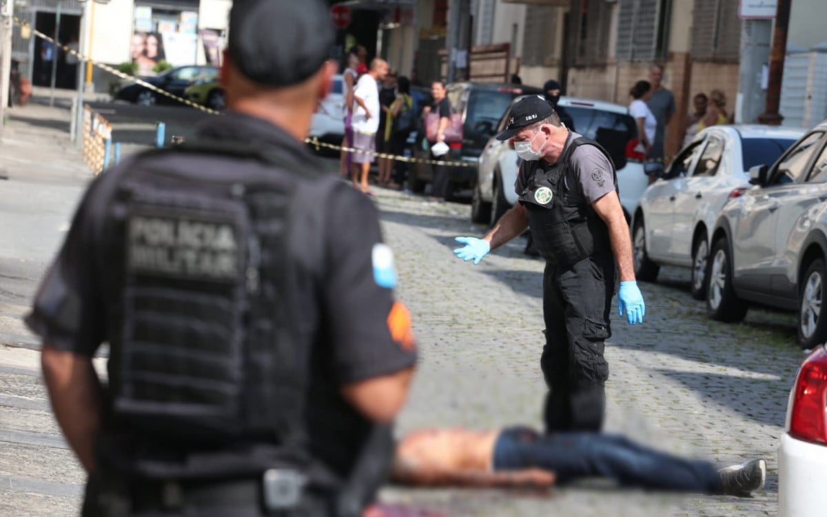 Homem é morto a tiros no Rio