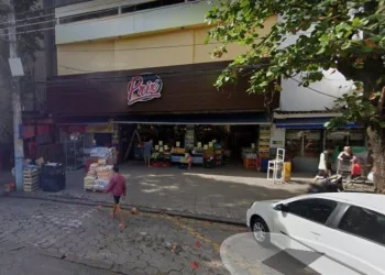 Supermercado afasta funcionário suspeito de injúria racial