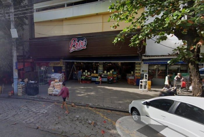Supermercado afasta funcionário suspeito de injúria racial