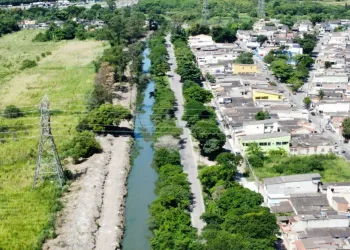 Prefeitura conclui limpeza de canal em Santa Cruz