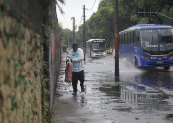 Rio entra em estágio de mobilização após forte chuva