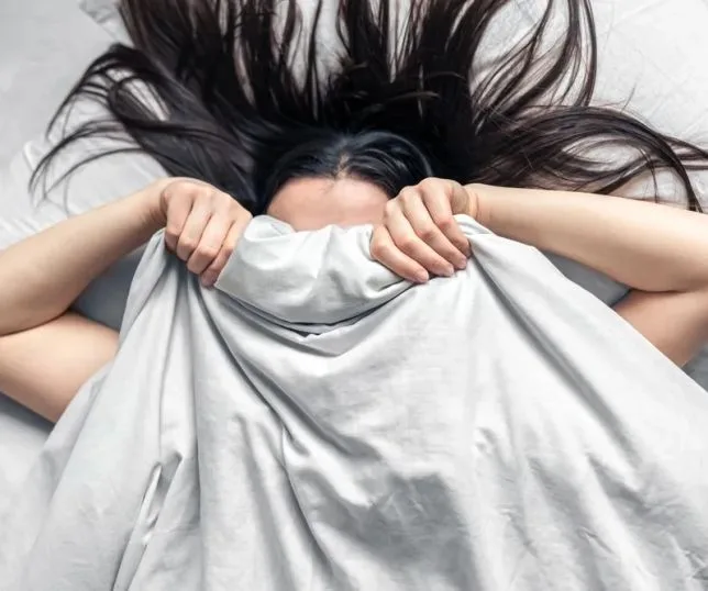 Dormir sem roupa traz benefícios para a qualidade do sono?