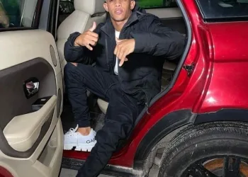 Vídeo: MC Biel Xcamoso morre em grave acidente de carro