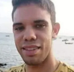 ( vídeo forte) Jovem morre ao cair de cachoeira após tirar selfie