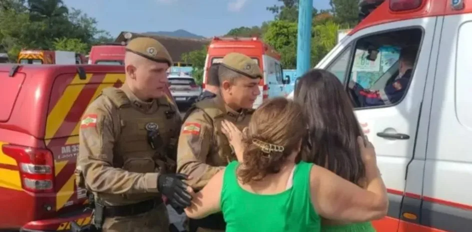 Eu tranquei os bebês em uma sala”, diz professora que presenciou ataque em creche de Blumenau