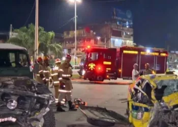 Taxista morre e passageiro fica gravemente ferido em acidente na Zona Oeste