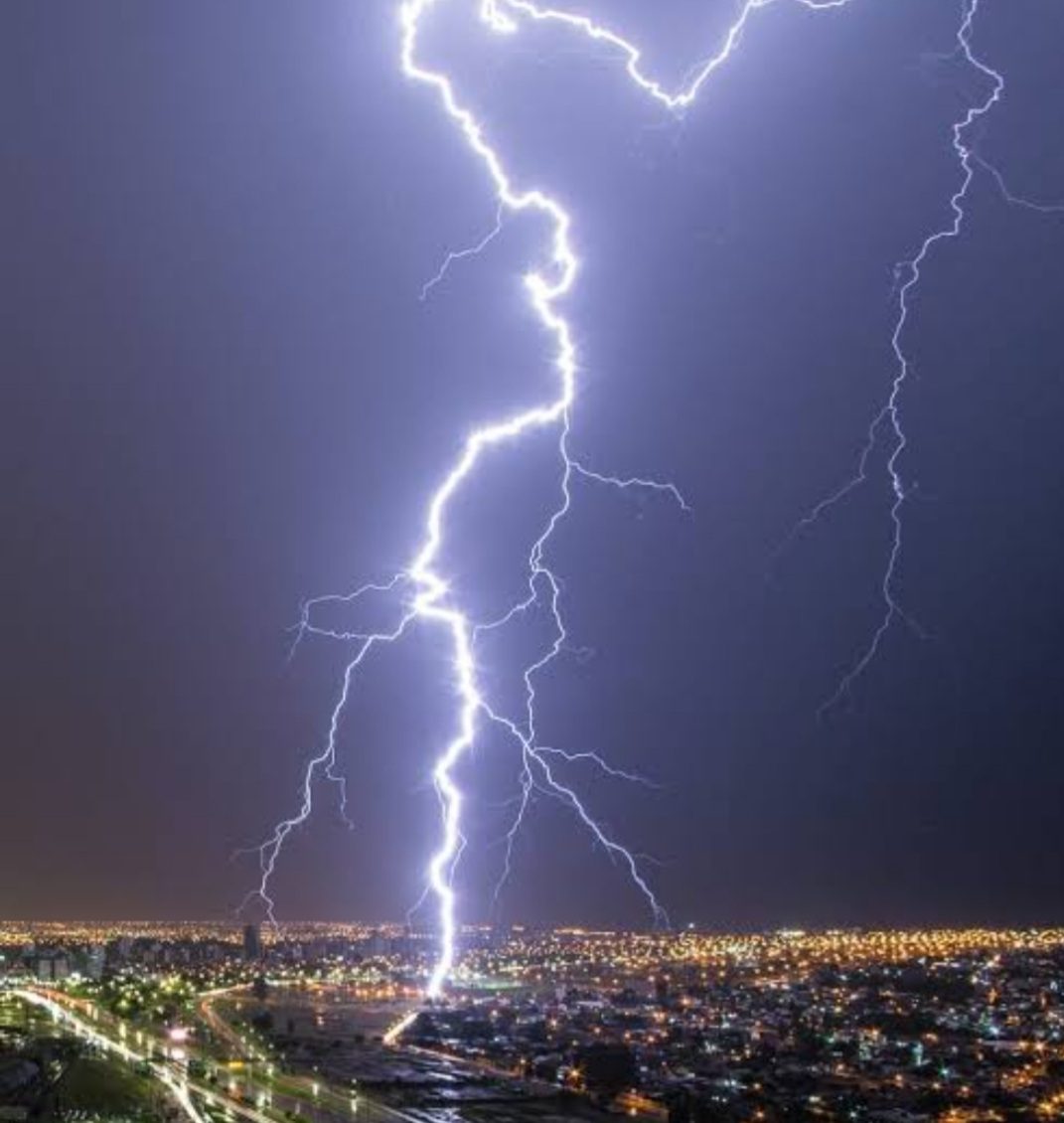 Nova frente fria está a caminho do Rio e promete trazer chuva, raios e ventania