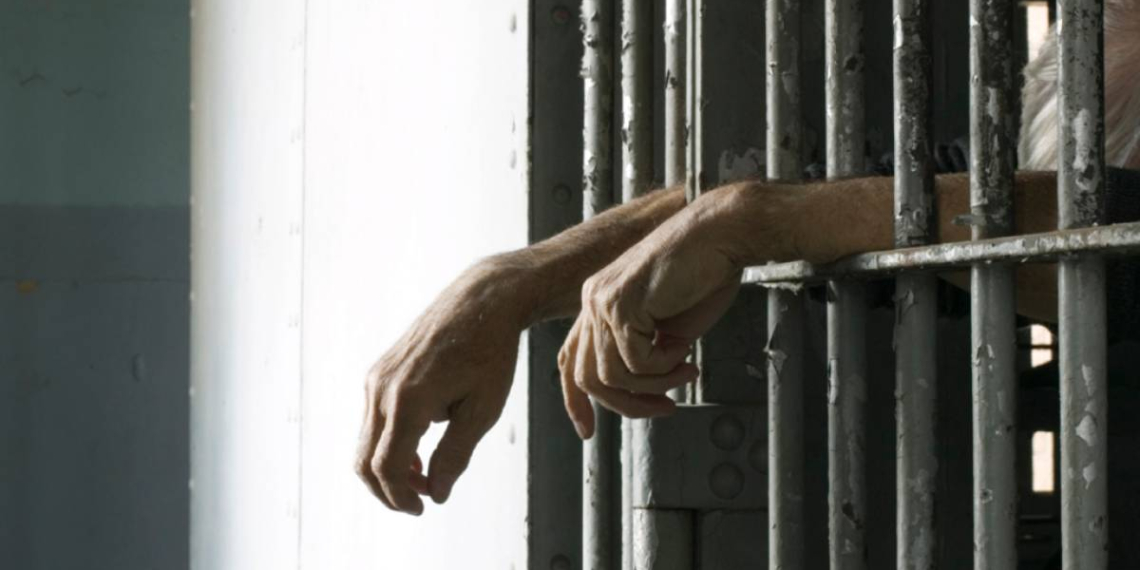 Foragido do ES é preso por pornografia infantil durante apresentação do mestrado no Rio