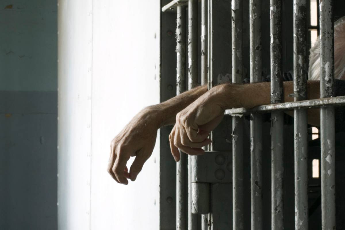 Foragido do ES é preso por pornografia infantil durante apresentação do mestrado no Rio